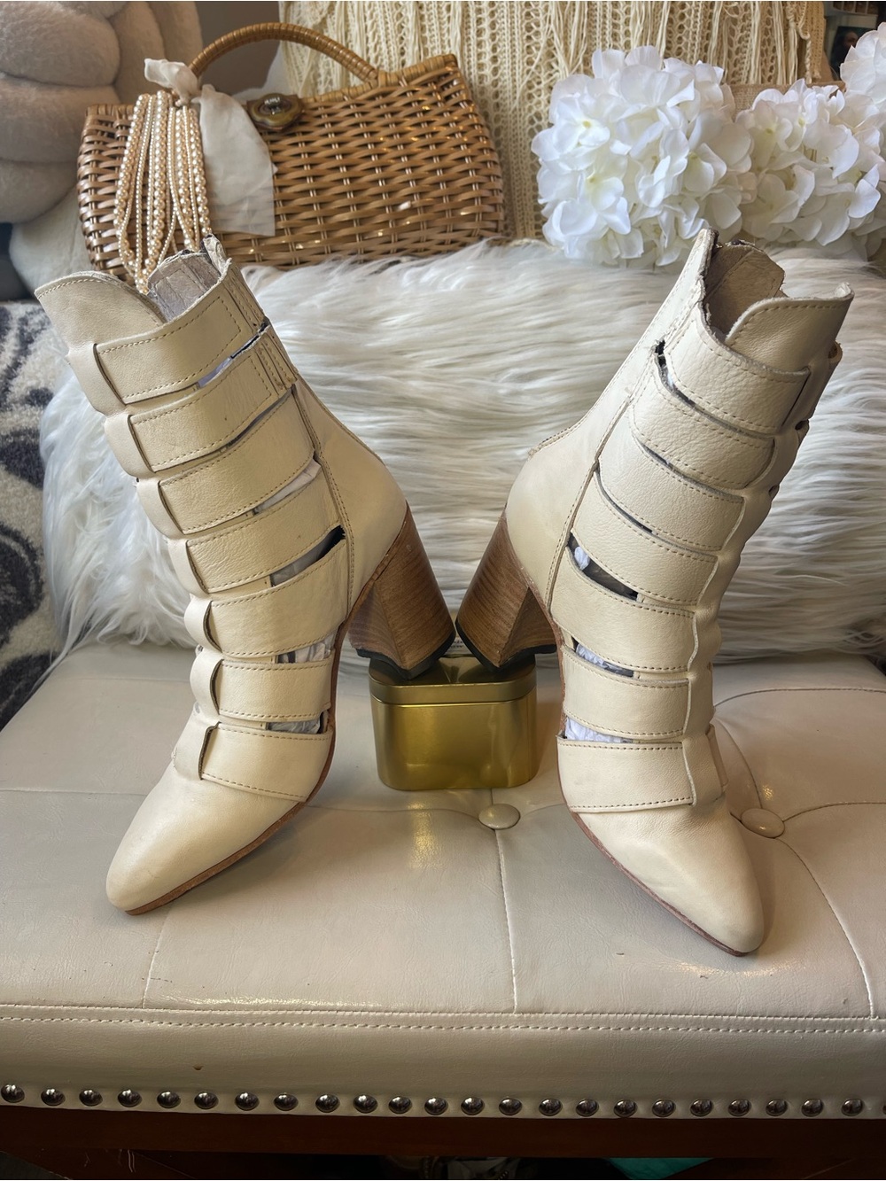 Freebird NWOT/RETIRED “Jagger” Strappy Leather Ankle Bootie in Cream MSRP$325